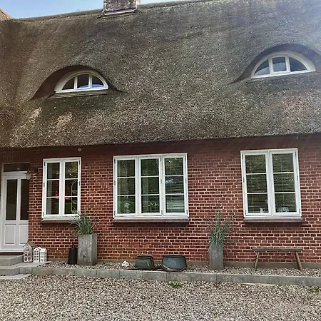 Idyllisches Reetdachhaus Zwischen Nord&ostsee - Stilvolle Im Kulturdenkmal Appartamento Weesby